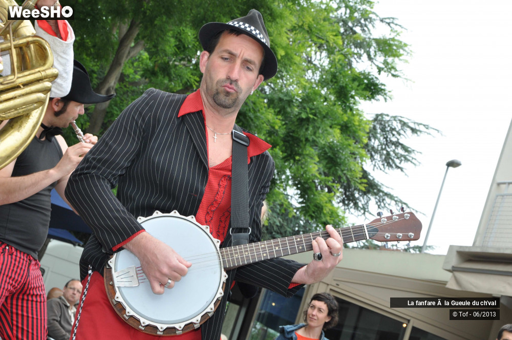 6/56 photos du spectacle La fanfare à la Gueule du ch'val